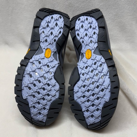 Womens Merrell hiking boots with BOA closure system. - Picture 5 of 8